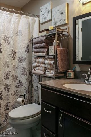 822 Shadowood Lane SE, Warren, OH 44484