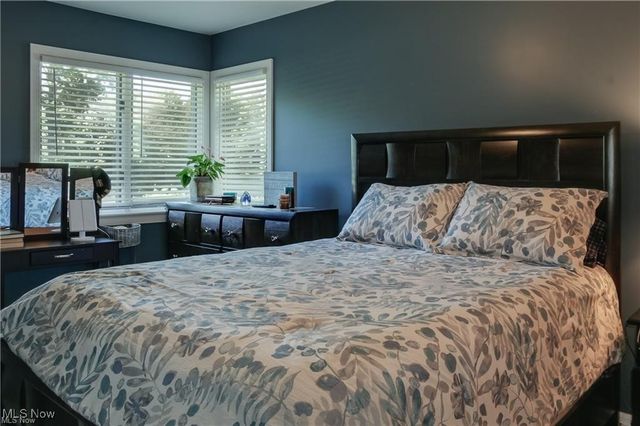 822 Shadowood Lane SE, Warren, OH 44484