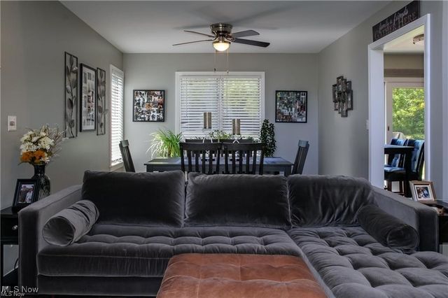 822 Shadowood Lane SE, Warren, OH 44484