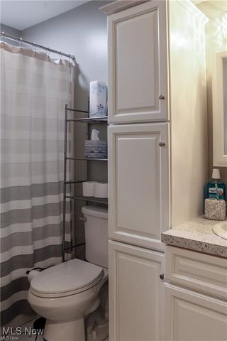 822 Shadowood Lane SE, Warren, OH 44484