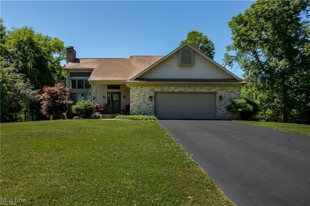 822 Shadowood Lane SE, Warren, OH 44484