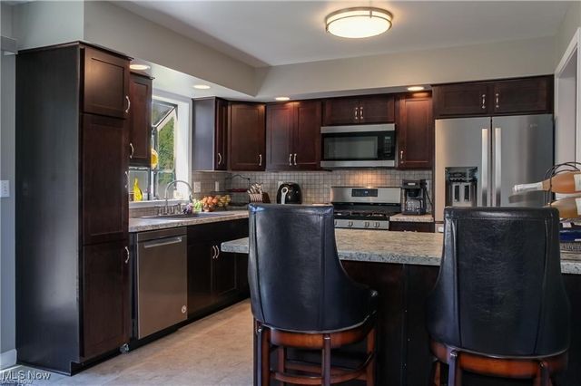 822 Shadowood Lane SE, Warren, OH 44484