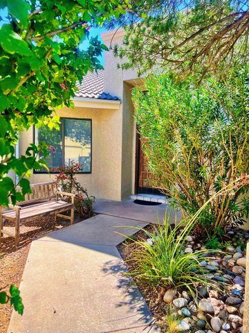 8700 CANYON RUN Road NE, Albuquerque, NM 87111