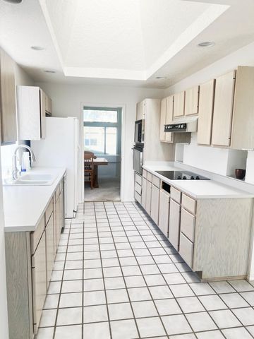 8700 CANYON RUN Road NE, Albuquerque, NM 87111