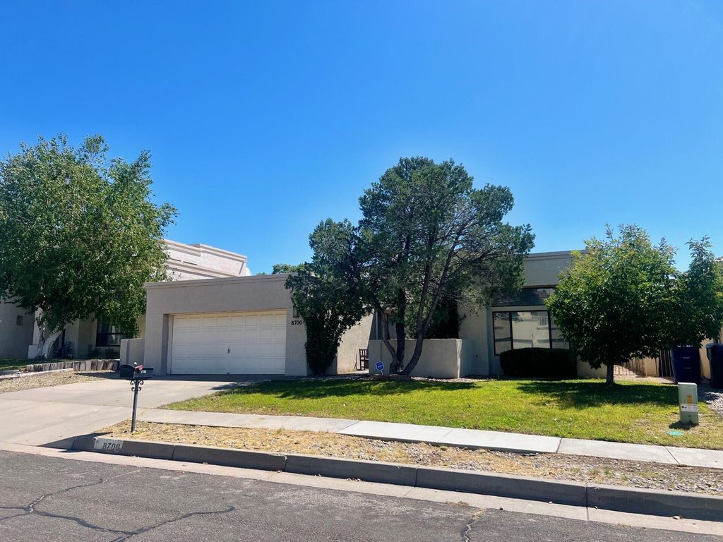 8700 CANYON RUN Road NE, Albuquerque, NM 87111