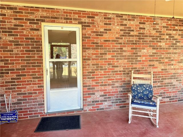 100 Hillandale Road, Pendleton, SC 29670