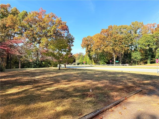 100 Hillandale Road, Pendleton, SC 29670