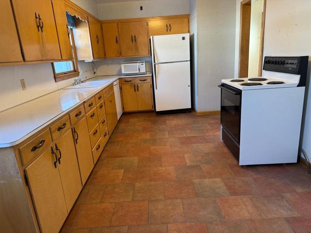 16 Bruce Court, Mankato, MN 56001