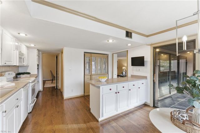 700 Oriole Dr Apt 513, Virginia Beach, VA 23451