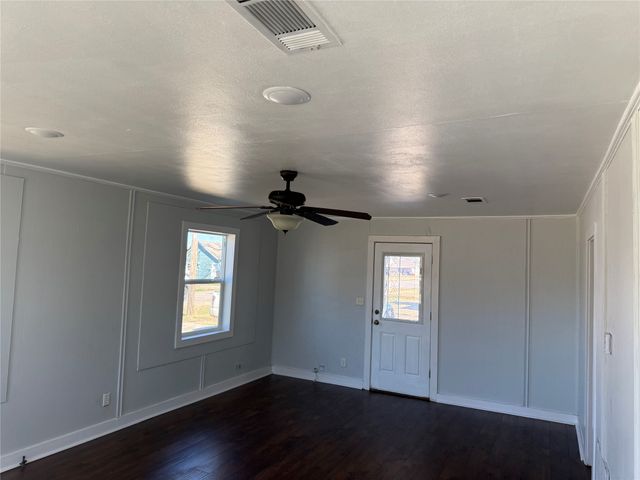 513 Allen Avenue, Bonham, TX 75418