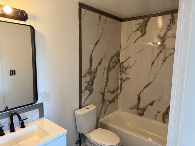 513 Allen Avenue, Bonham, TX 75418