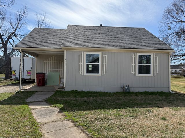 513 Allen Avenue, Bonham, TX 75418