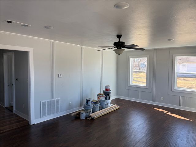 513 Allen Avenue, Bonham, TX 75418