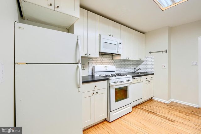 327 S FREMONT AVE, Baltimore, MD 21230