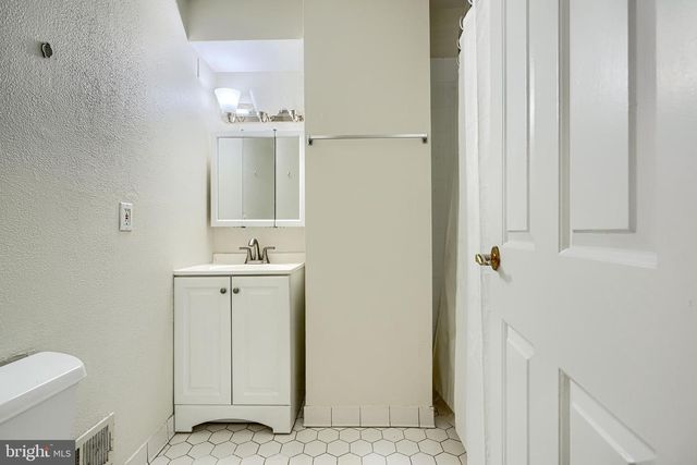 327 S FREMONT AVE, Baltimore, MD 21230