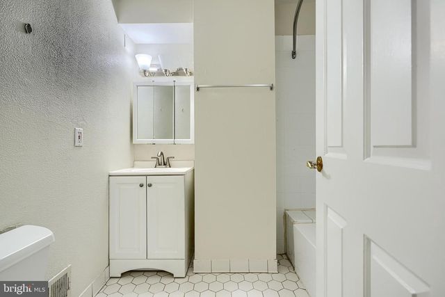 327 S FREMONT AVE, Baltimore, MD 21230