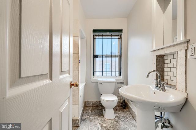 327 S FREMONT AVE, Baltimore, MD 21230