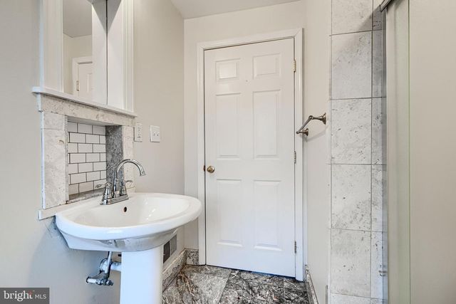 327 S FREMONT AVE, Baltimore, MD 21230