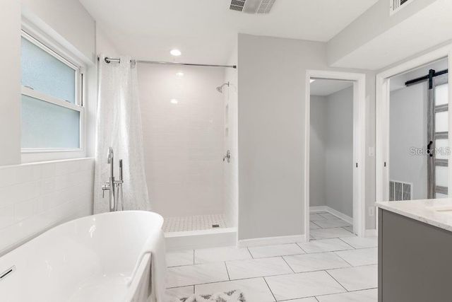 8401 BLACKSTONE COURT, Tampa, FL 33615