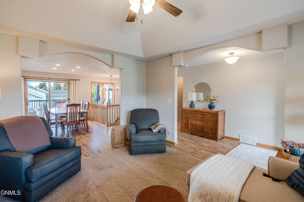1204 Territory Drive, Bismarck, ND 58503 photo 5