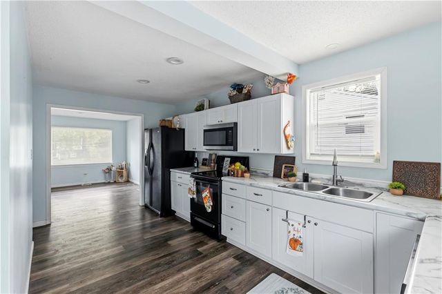 18210 E 17th St North Court, Independence, MO 64058