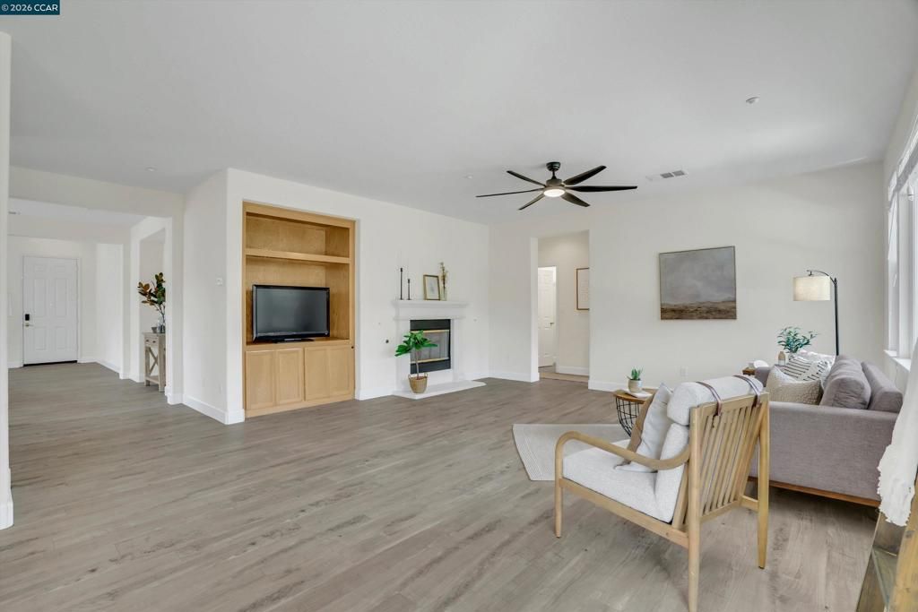 Image 11 of property listing at 402 Madera St, Brentwood, CA 94513