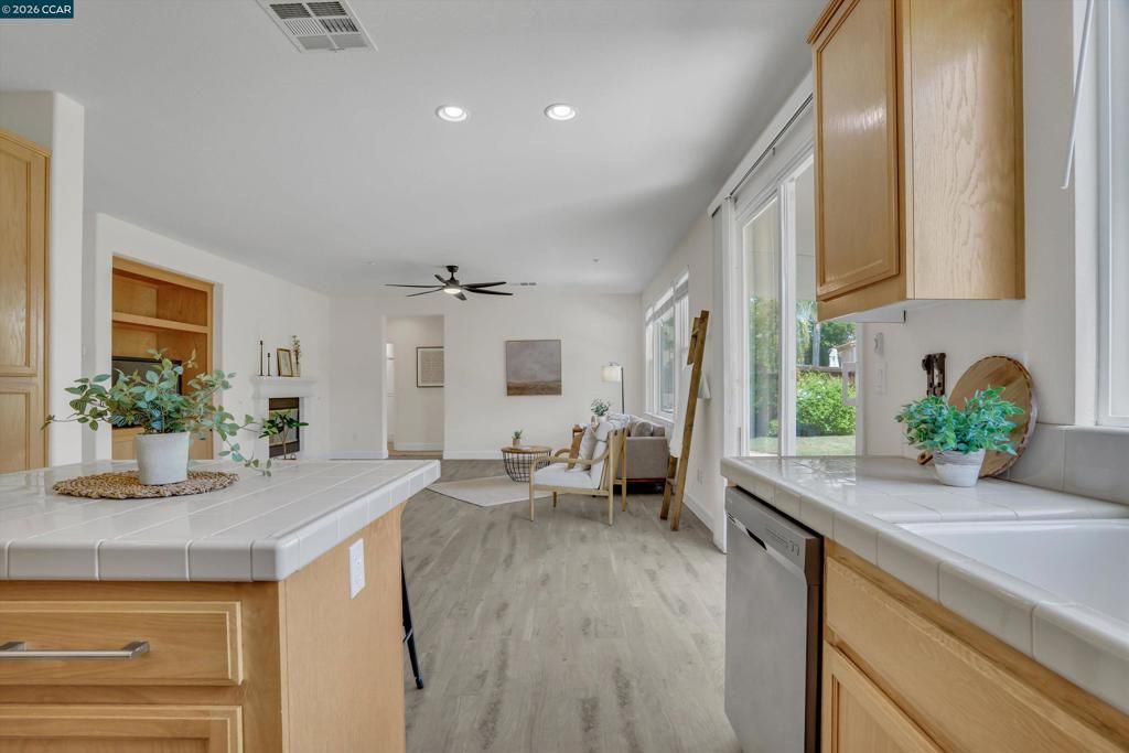 Image 15 of property listing at 402 Madera St, Brentwood, CA 94513