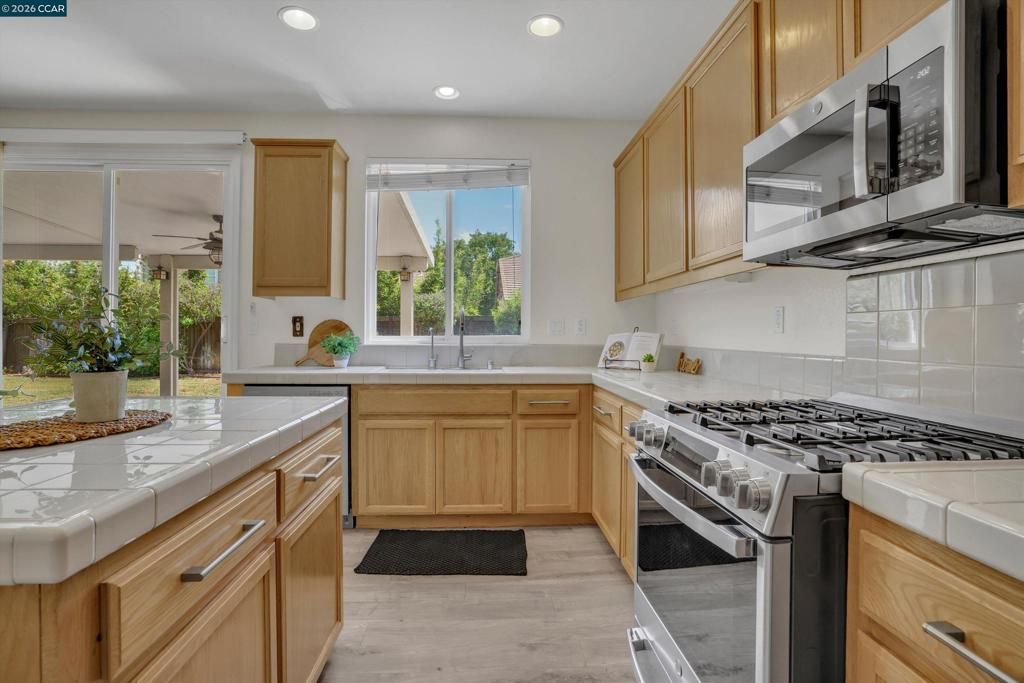Image 17 of property listing at 402 Madera St, Brentwood, CA 94513