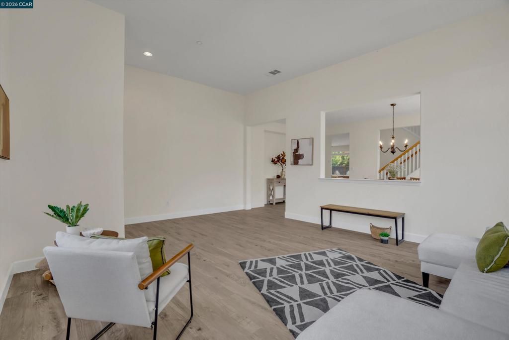 Image 6 of property listing at 402 Madera St, Brentwood, CA 94513