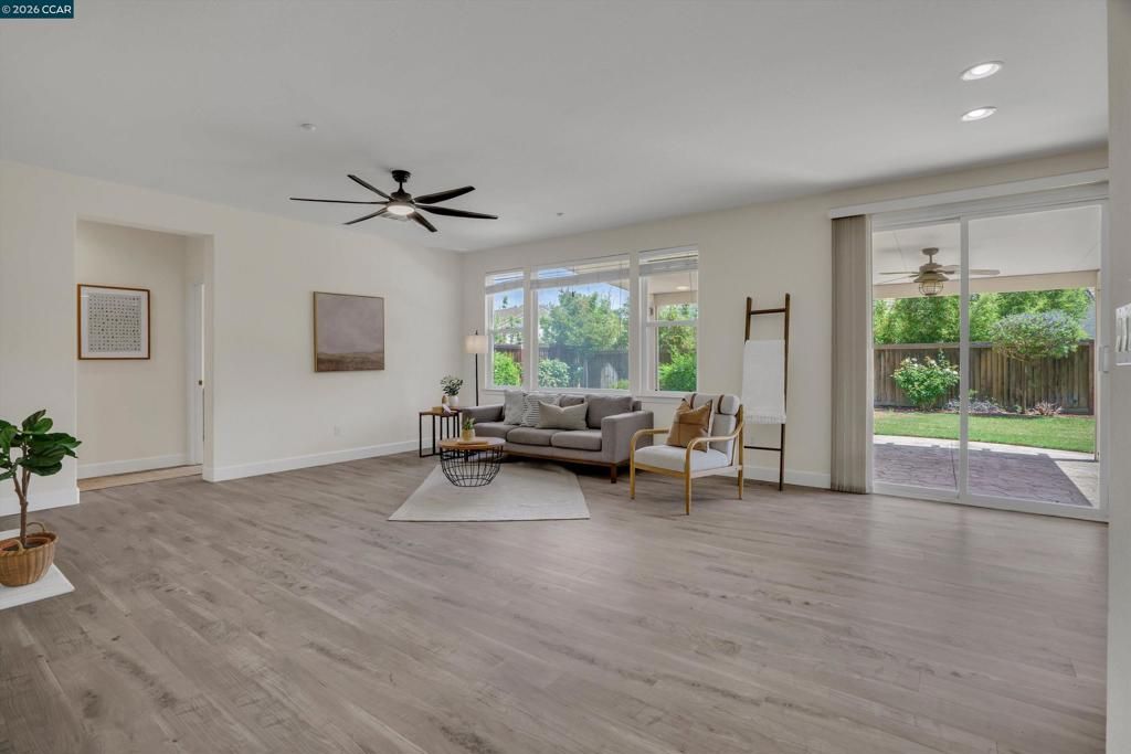 Image 8 of property listing at 402 Madera St, Brentwood, CA 94513