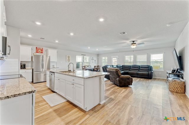 2946 Daisy Meadow, New Braunfels, TX 78130