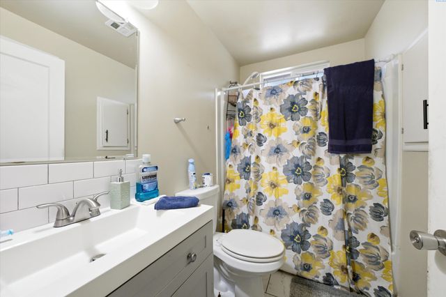 14 E 5th Ave, Kennewick, WA 99336