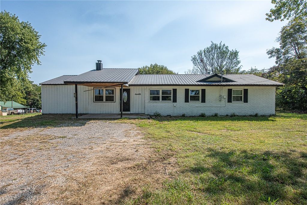 10886 S Jackson Highway, Lincoln, AR 72744