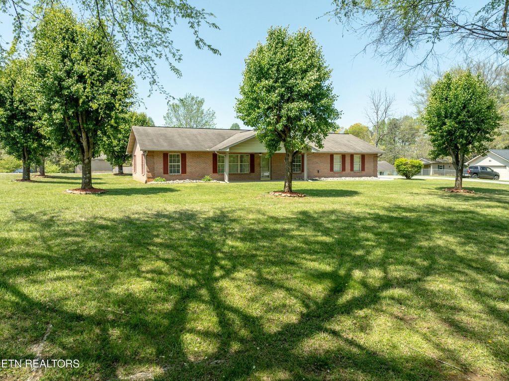 121 Amburn Drive, Maryville, TN 37803
