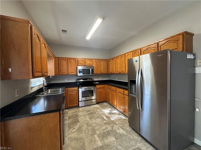 521 Windward DR, Chesapeake, VA 23320