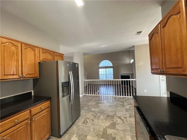 521 Windward DR, Chesapeake, VA 23320