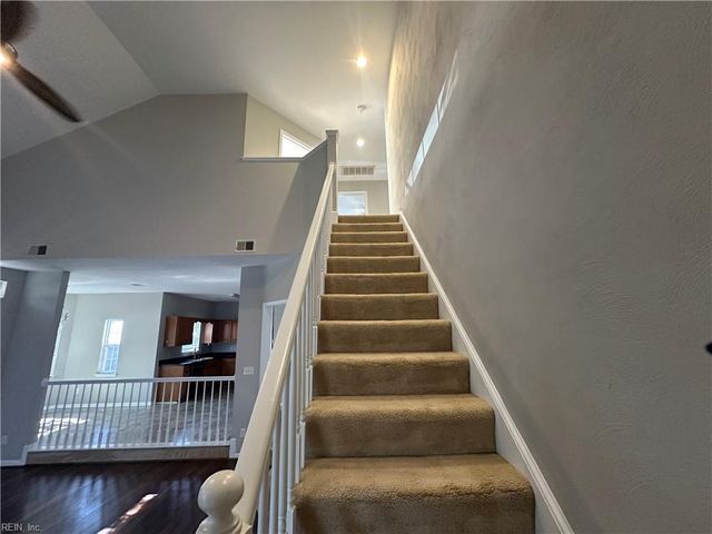 521 Windward DR, Chesapeake, VA 23320