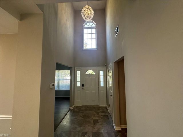 521 Windward DR, Chesapeake, VA 23320