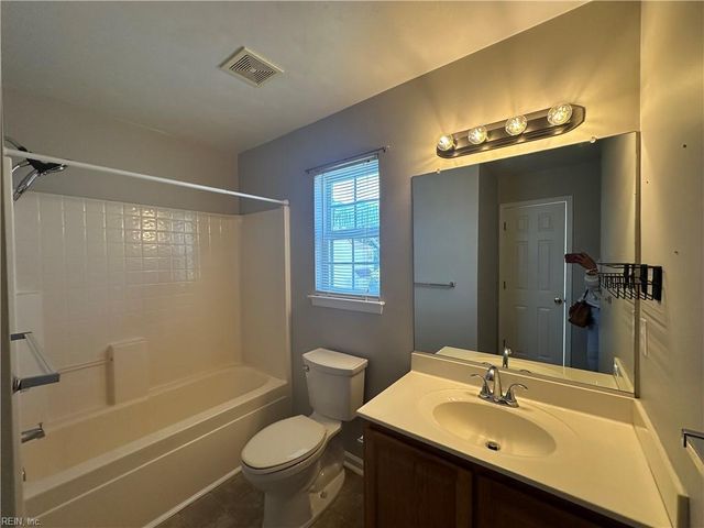 521 Windward DR, Chesapeake, VA 23320