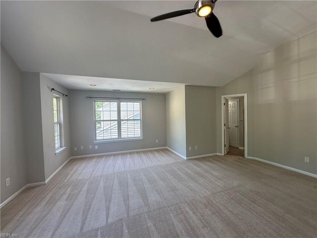 521 Windward DR, Chesapeake, VA 23320