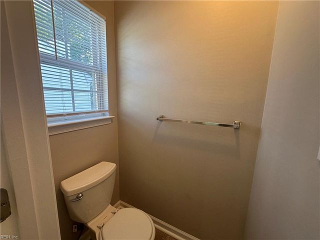 521 Windward DR, Chesapeake, VA 23320