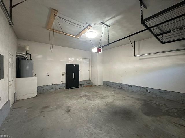 521 Windward DR, Chesapeake, VA 23320