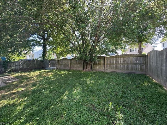 521 Windward DR, Chesapeake, VA 23320