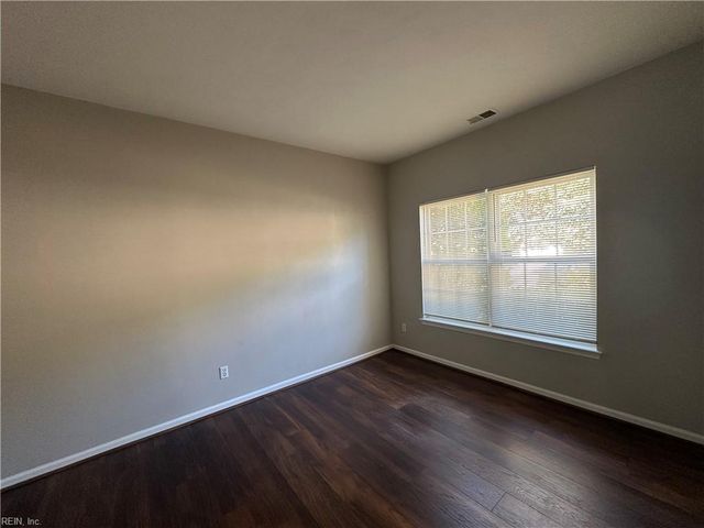 521 Windward DR, Chesapeake, VA 23320