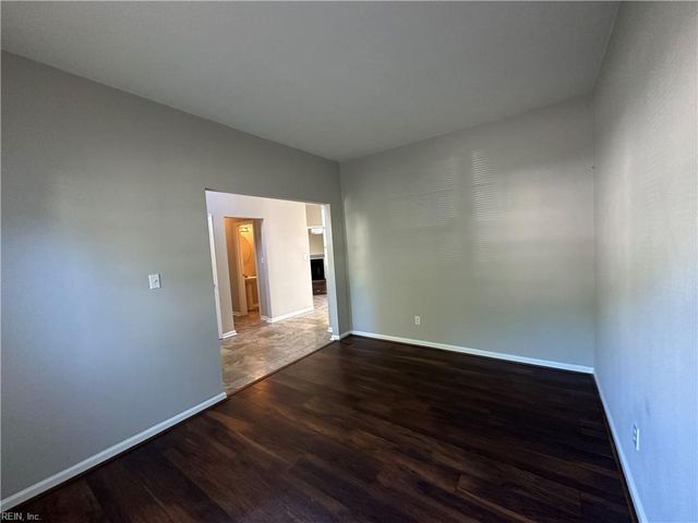 521 Windward DR, Chesapeake, VA 23320