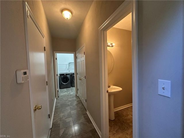 521 Windward DR, Chesapeake, VA 23320