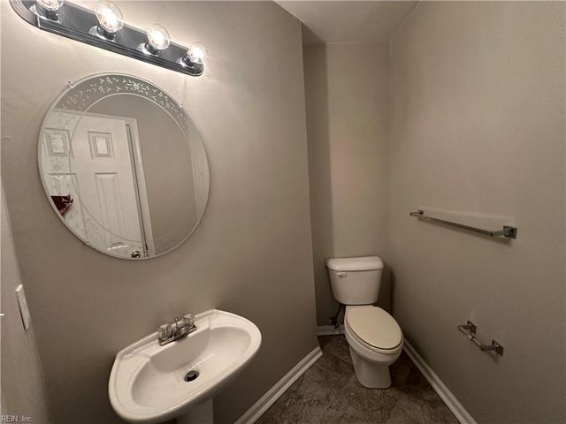 521 Windward DR, Chesapeake, VA 23320