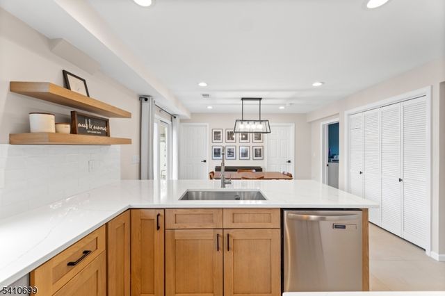 122 Greenbrook Rd, Green Brook Twp., NJ 08812