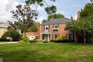 1024 Buckingham Road, Grosse Pointe Park, MI 48230