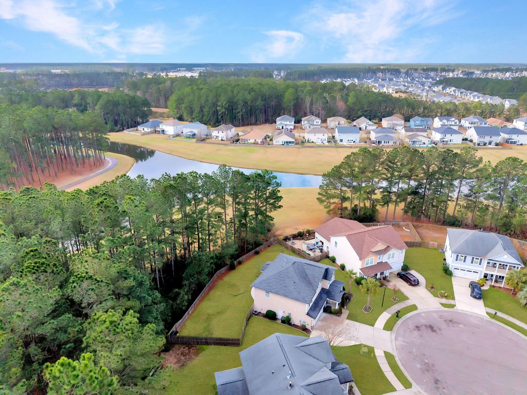 Image 5 of property listing at 113 Swiftwater Way, Summerville, SC 29486
